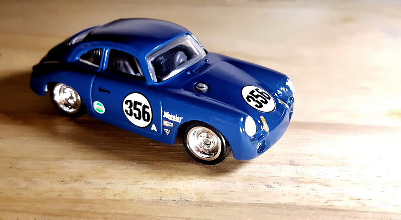 Illustration for article titled Teutonic Tuesday: A blue Porsche
